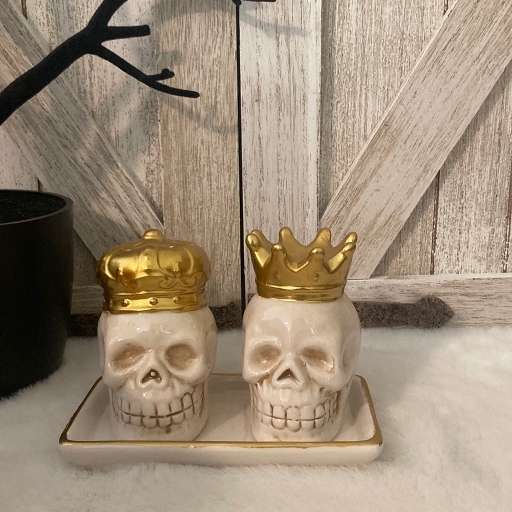 Ceramic Halloween Skull with Crown Shakers